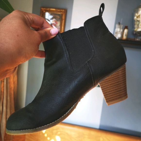 Old Navy Black boots - Picture 2 of 6